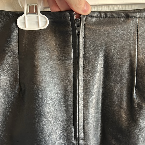 Faux leather Mini Skirt - Picture 2 of 6